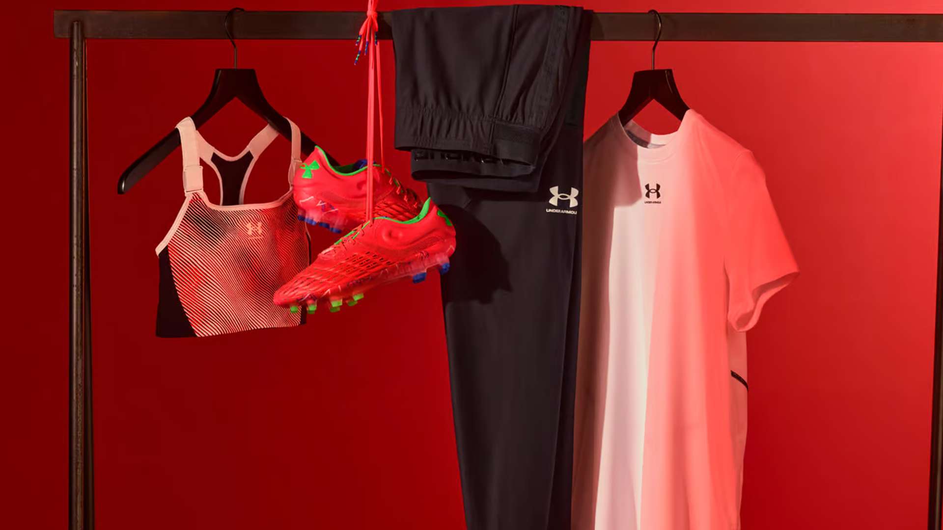 鲁尼爆料：与C罗关系融洽，调侃他爱照镜子自夸帅气却被我吐槽丑