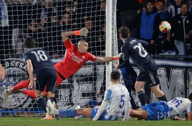 对手0射正!卢宁:感谢球队 今天我的手指都冻僵了